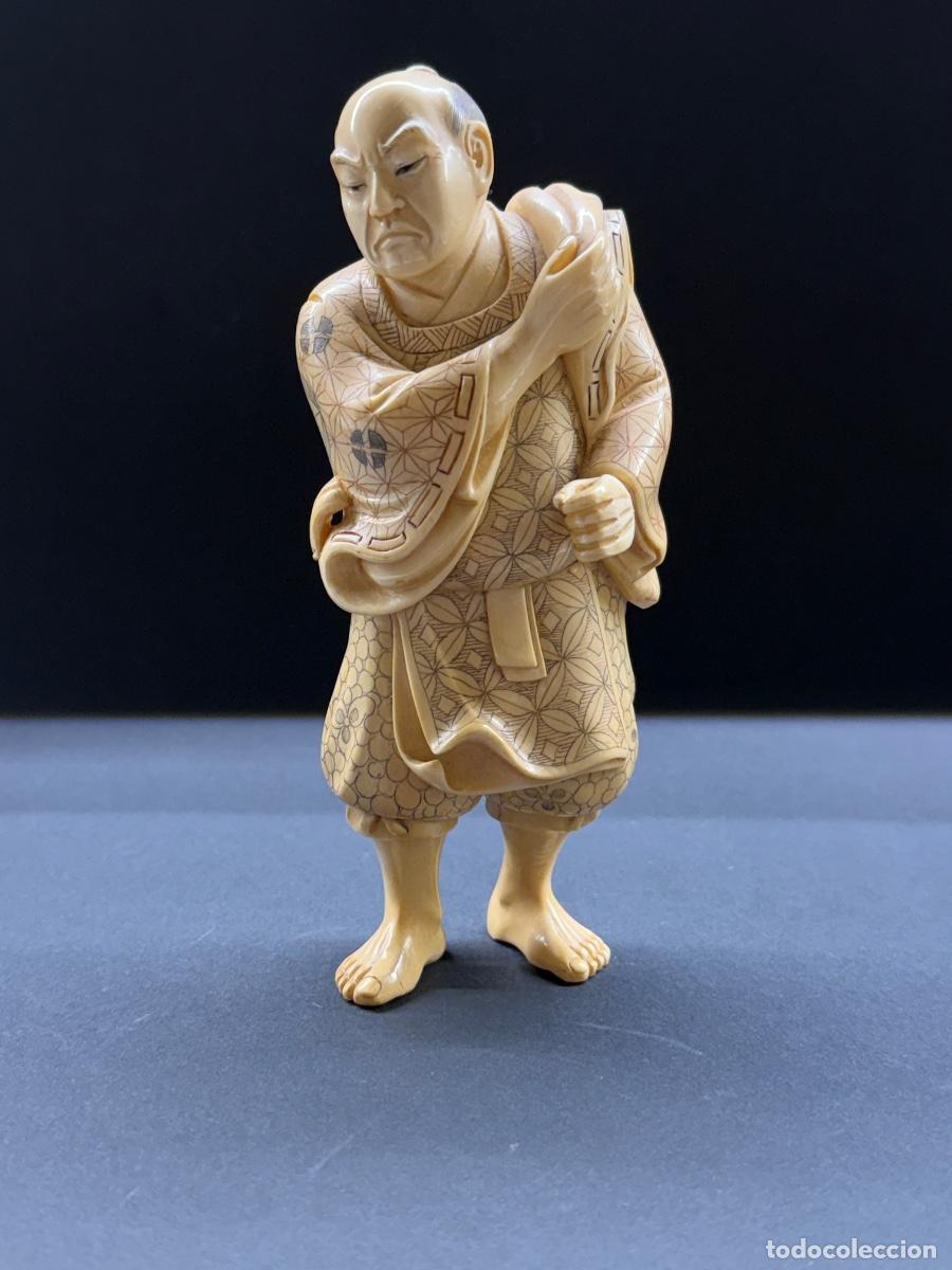 Oggetti Antichi: JAP&Oacute;N PERIODO MEIJI HACIA 1900 ANTIGUA FIGURA OKIMONO TALLADA A MANO SAMURAI FIRMADA