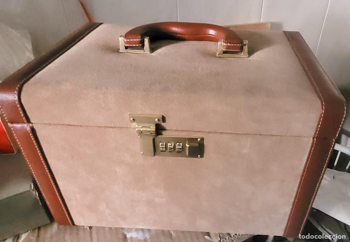 Antig&uuml;edades: Cofre de viaje vintage para se&ntilde;ora &ndash; Antelina y piel &ndash; Espejo interior