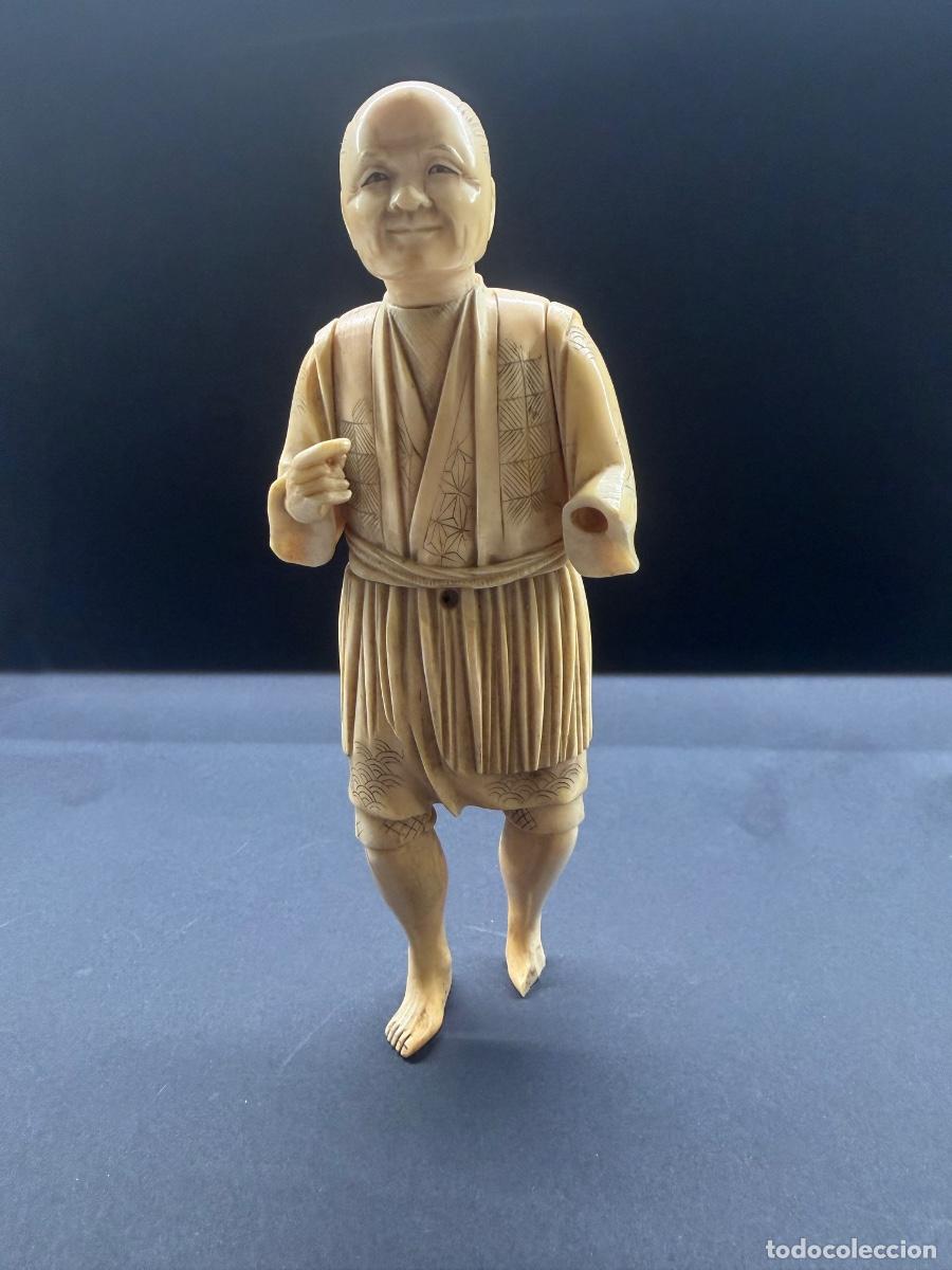 Antig&uuml;edades: JAP&Oacute;N PERIODO MEIJI HACIA 1900 ANTIGUA FIGURA OKIMONO TALLADA A MANO SAMURAI FIRMADA