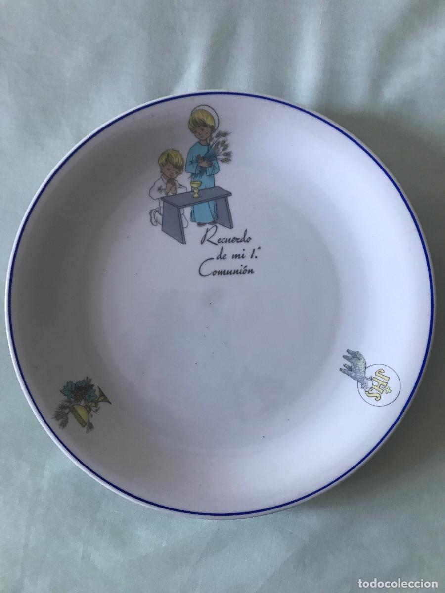 Antig&uuml;edades: Plato primera comuni&oacute;n Santa Clara. Mois&eacute;s &Aacute;lvarez. Di&aacute;metro: 25 cm.