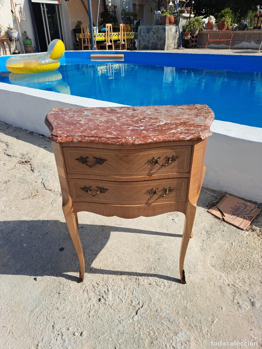 Antig&uuml;edades: Preciosa mesita de noche velador , Luis xv , m&aacute;rmol rojo ornamentos de bronce.