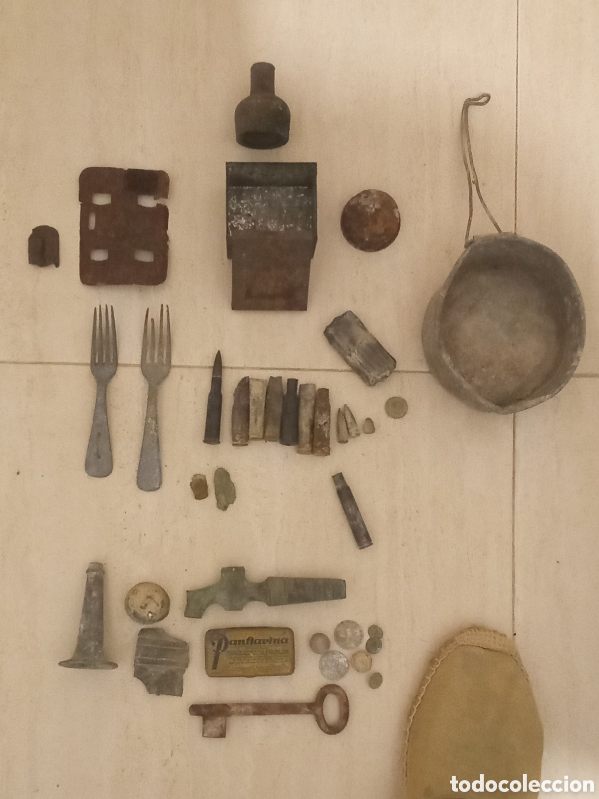 Antig&uuml;edades: Guerra Civil. Lote. Tintero de cristal, tenedores y dem&aacute;s. + Piezas varias