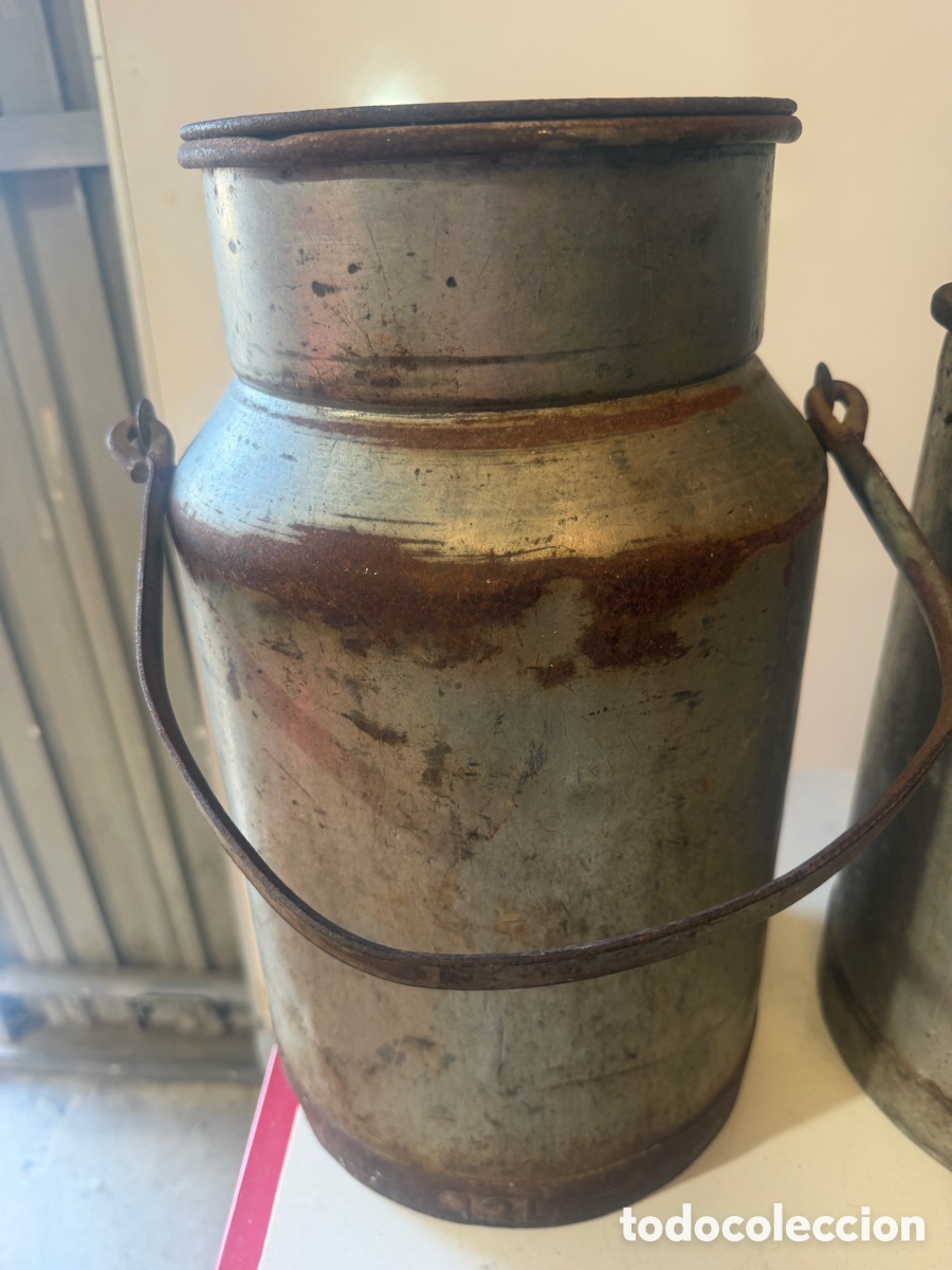 Antig&uuml;edades: Pareja de c&aacute;ntaras antiguas de leche - Foto 3