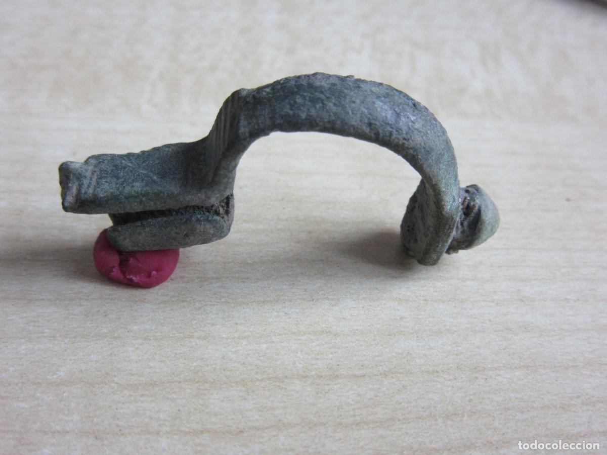 Antiquit&auml;ten: Arco de f&iacute;bula de Bronce &Eacute;poca romana Medidas 3,9 cm