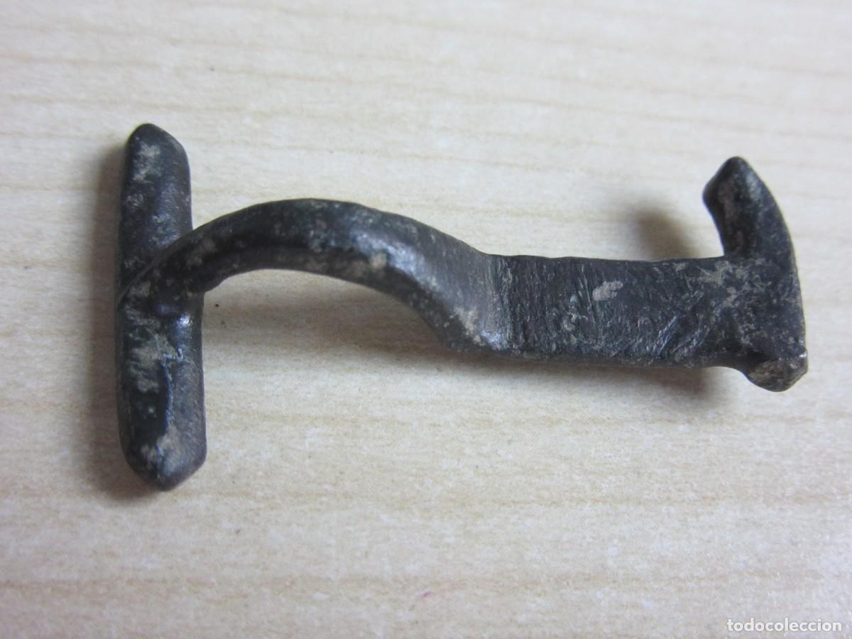 Antig&uuml;edades: Pasador de bronce &eacute;poca romana Longitud 4,1 cm