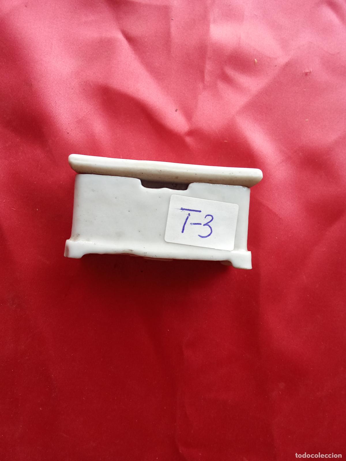 Antig&uuml;edades: Antiguo transformador de porcelana Geco 250 voltios T-3. Caja porcelana