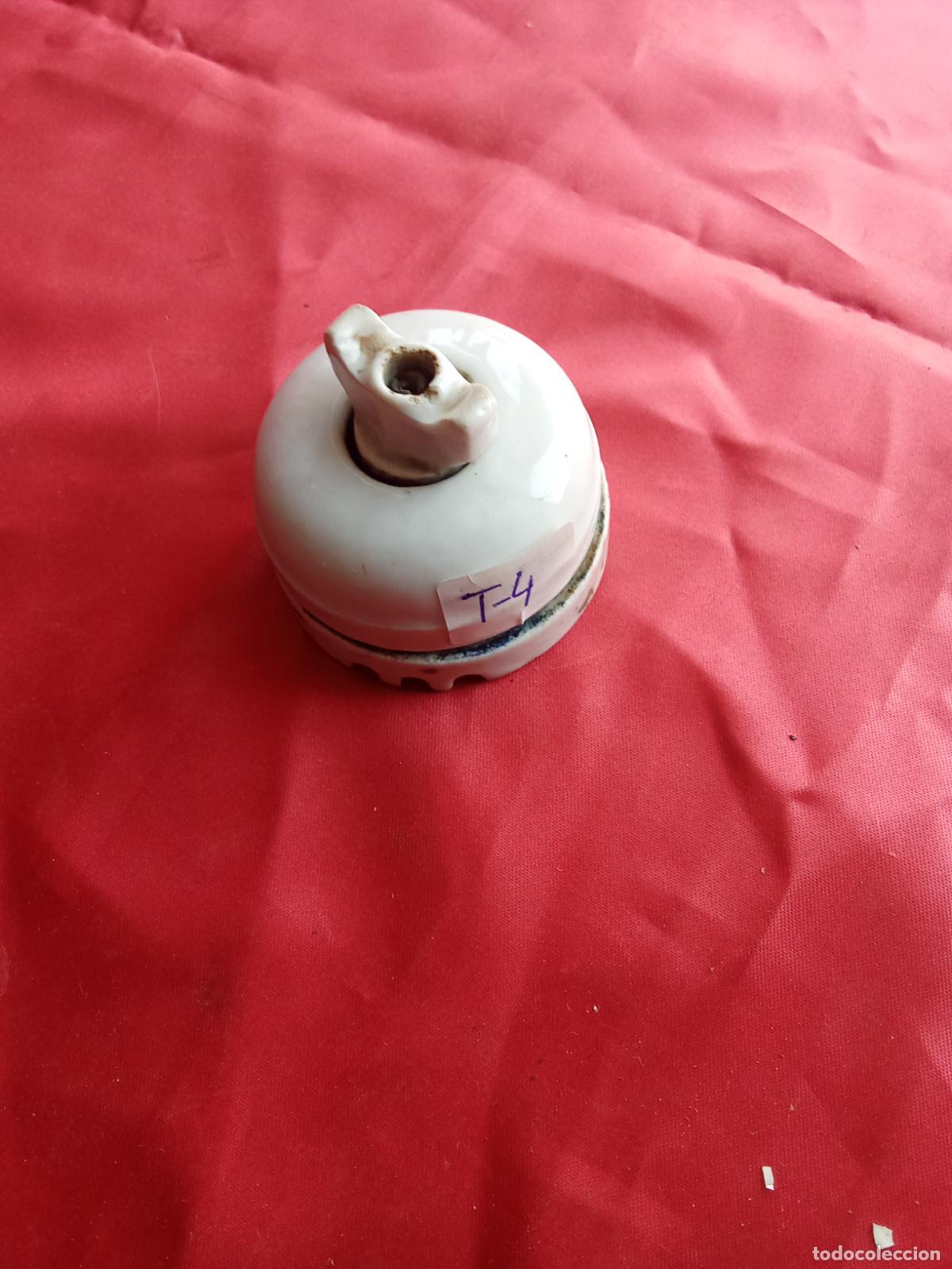 Antig&uuml;edades: Antiguo interruptor porcelana 120/250 (no gira bien) T-4. Caja porcelana