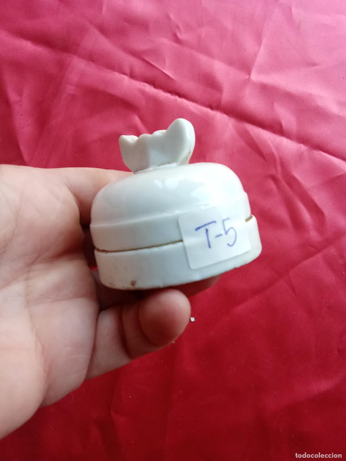 Antig&uuml;edades: Antiguo interruptor porcelana 120/250 T-5. Caja porcelana