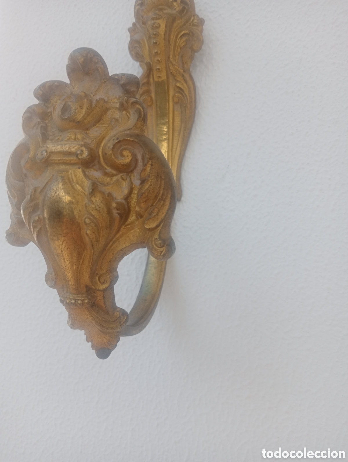 Antig&uuml;edades: Aplique de Broce antiguo
