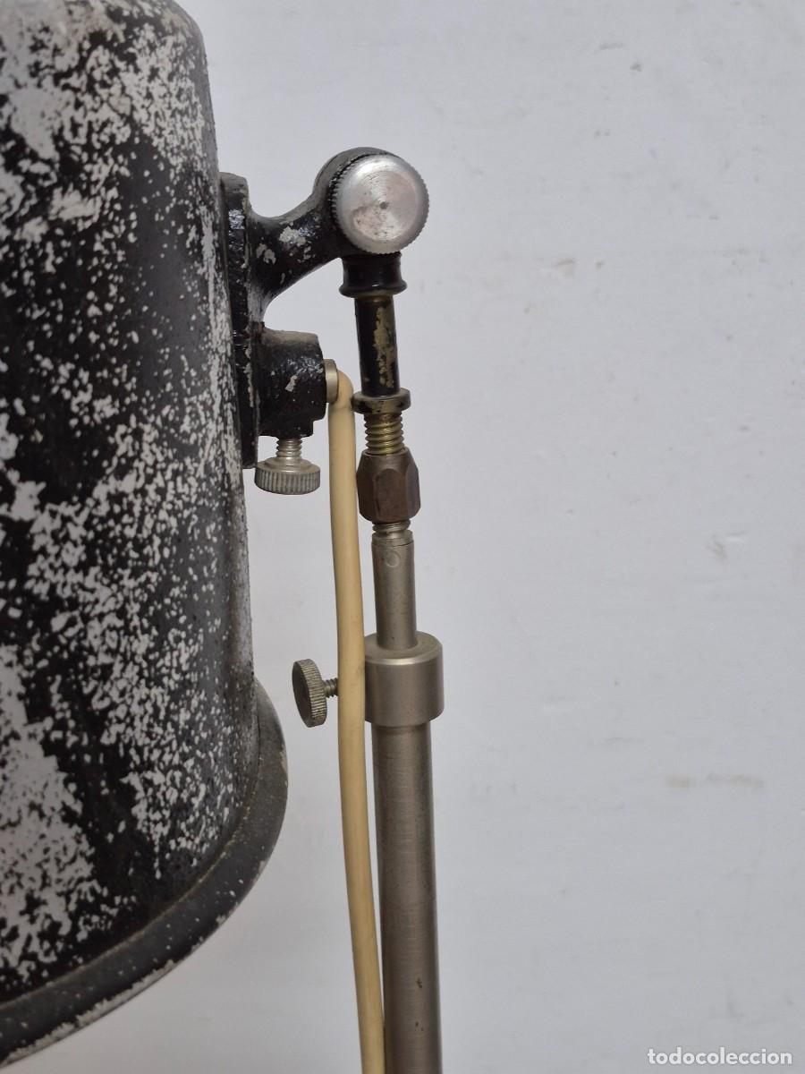 Antig&uuml;edades: L&aacute;mpara de Pie Industrial - con Base de Tr&iacute;pode - Vintage - Foto 26