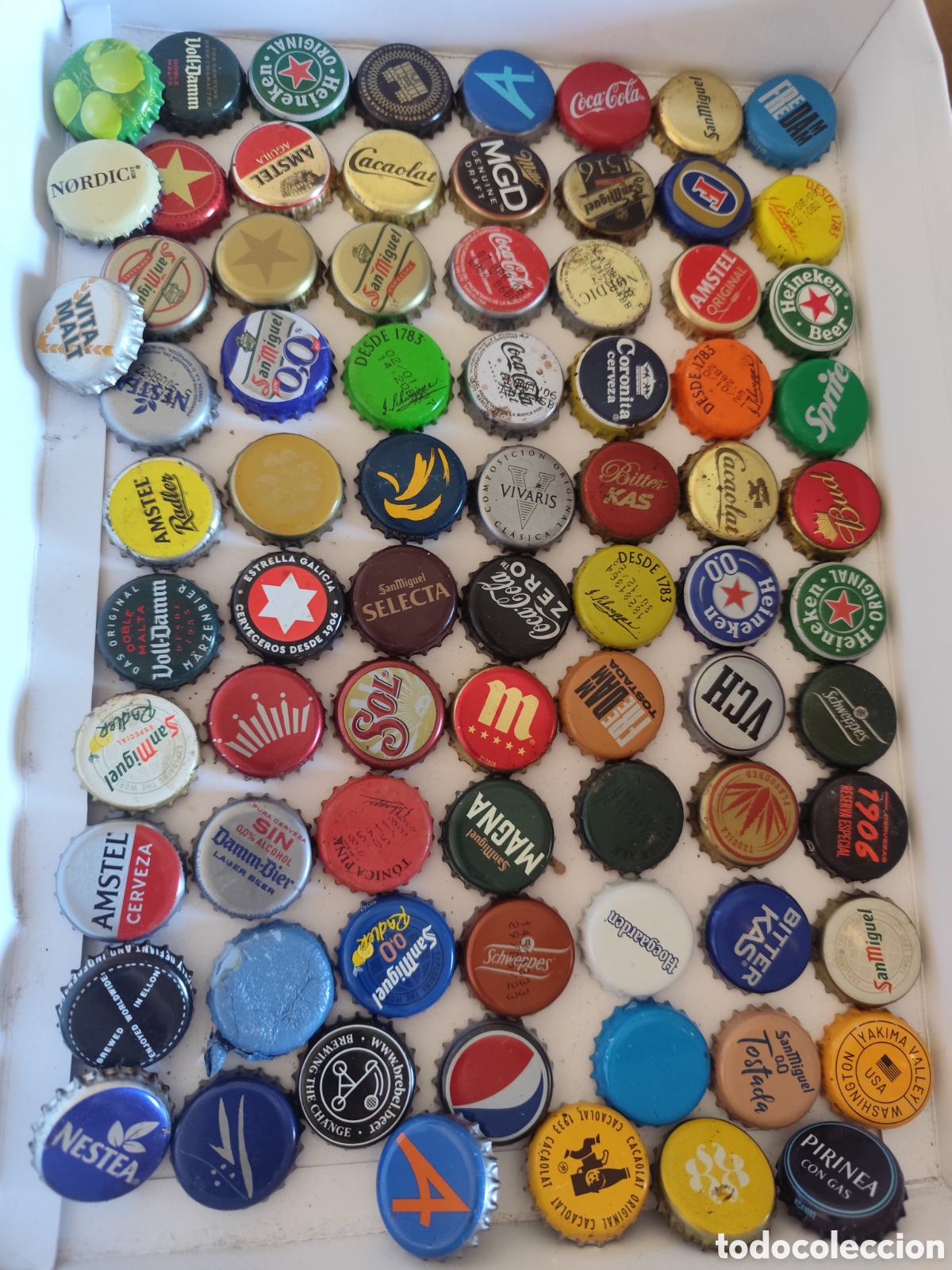 Antiquit&eacute;s: Caja 4'5kg chapas cerveza y bebidas