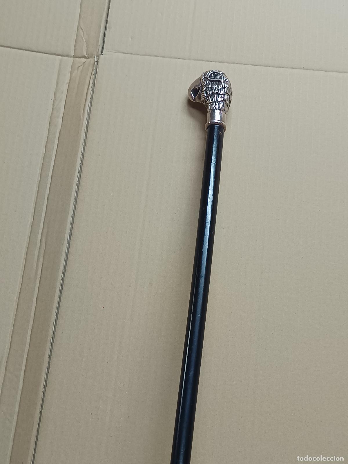 Antig&uuml;edades: ANTIGUO BASTON DE CERMONIA CON PU&Ntilde;O DE PLATA, CABEZA DE LORO.