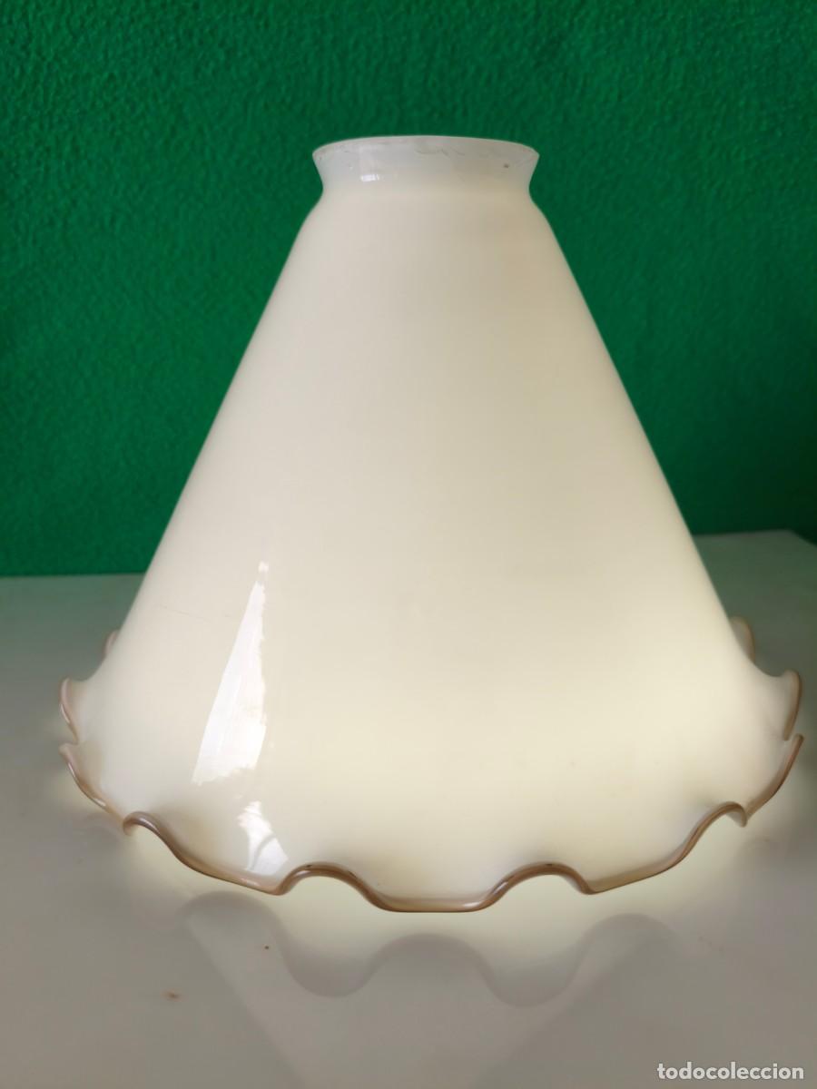 Antig&uuml;edades: TULIPA VINTAGE EN OPALINA BLANCA. DE INSPIRACION DEC&Oacute;.