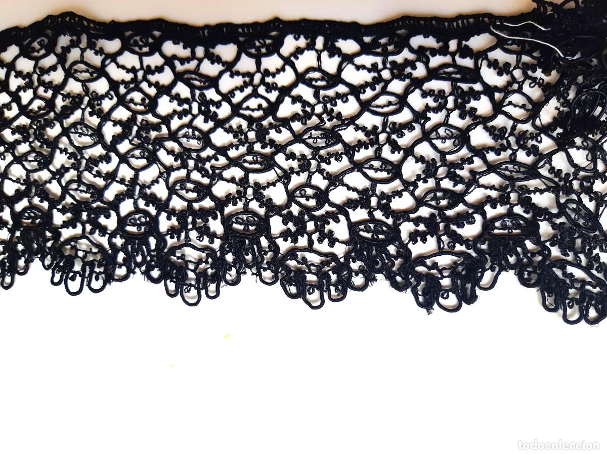 Antig&uuml;edades: ANTIGUO FRAGMENTO DE CENEFA O PUNTILLA NEGRA PARA SOMBRERO, CUELLO &Oacute; PU&Ntilde;OS, 2&ordf; MITAD XIX