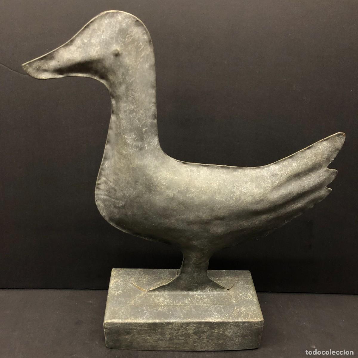 Antig&uuml;edades: ESCULTURA - P&Aacute;JARO DE METAL - ARTISTA CONTEMPORANEO - SIA - RARA PIEZA DE DISE&Ntilde;O - 34 X 28 CM