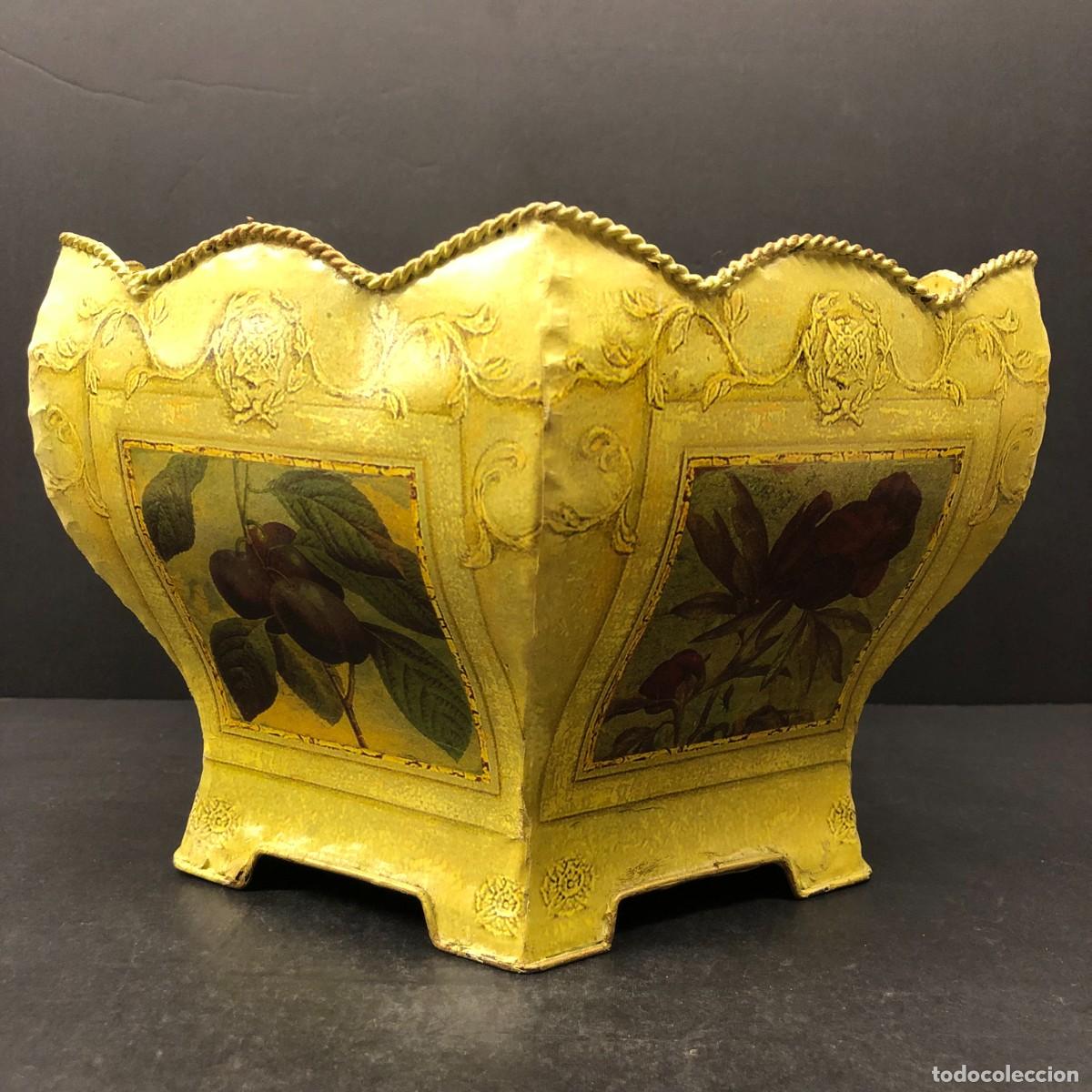 Antig&uuml;edades: CENTRO DE MESA EN METAL FORRADO CON ILUSTRACIONES DE FRUTOS Y PLANTAS - 28 CM