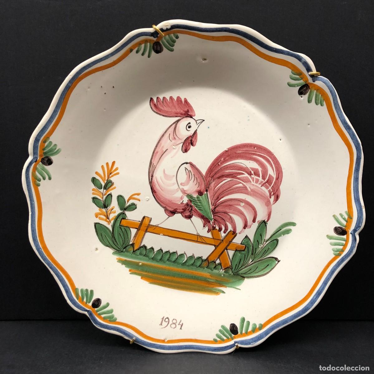Antig&uuml;edades: PLATO - GALLO - PINTADO A MANO - EL GALLO DE NAVIDAD - GRUPO 50 NUMERADO EJEMPLAR &Uacute;NICO 25 CM / 781