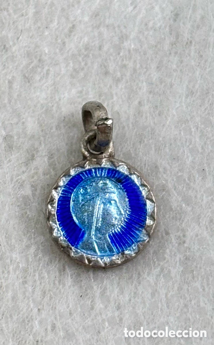 Antig&uuml;edades: MINI MEDALLITA DE LA VIRGEN DE MONTSERRAT, PLATA Y ESMALTE.