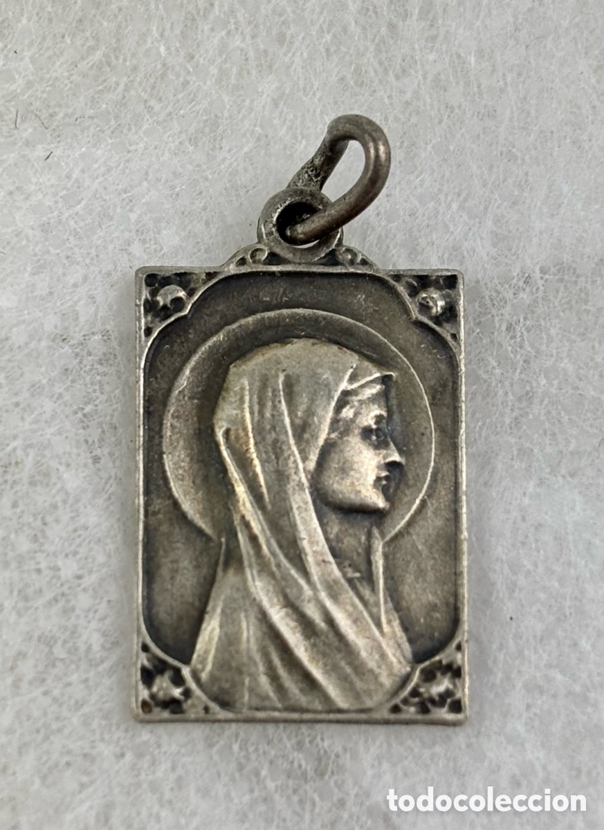 Antig&uuml;edades: MEDALLA MODERNISTA VIRGEN DE LOURDES EN PLATA