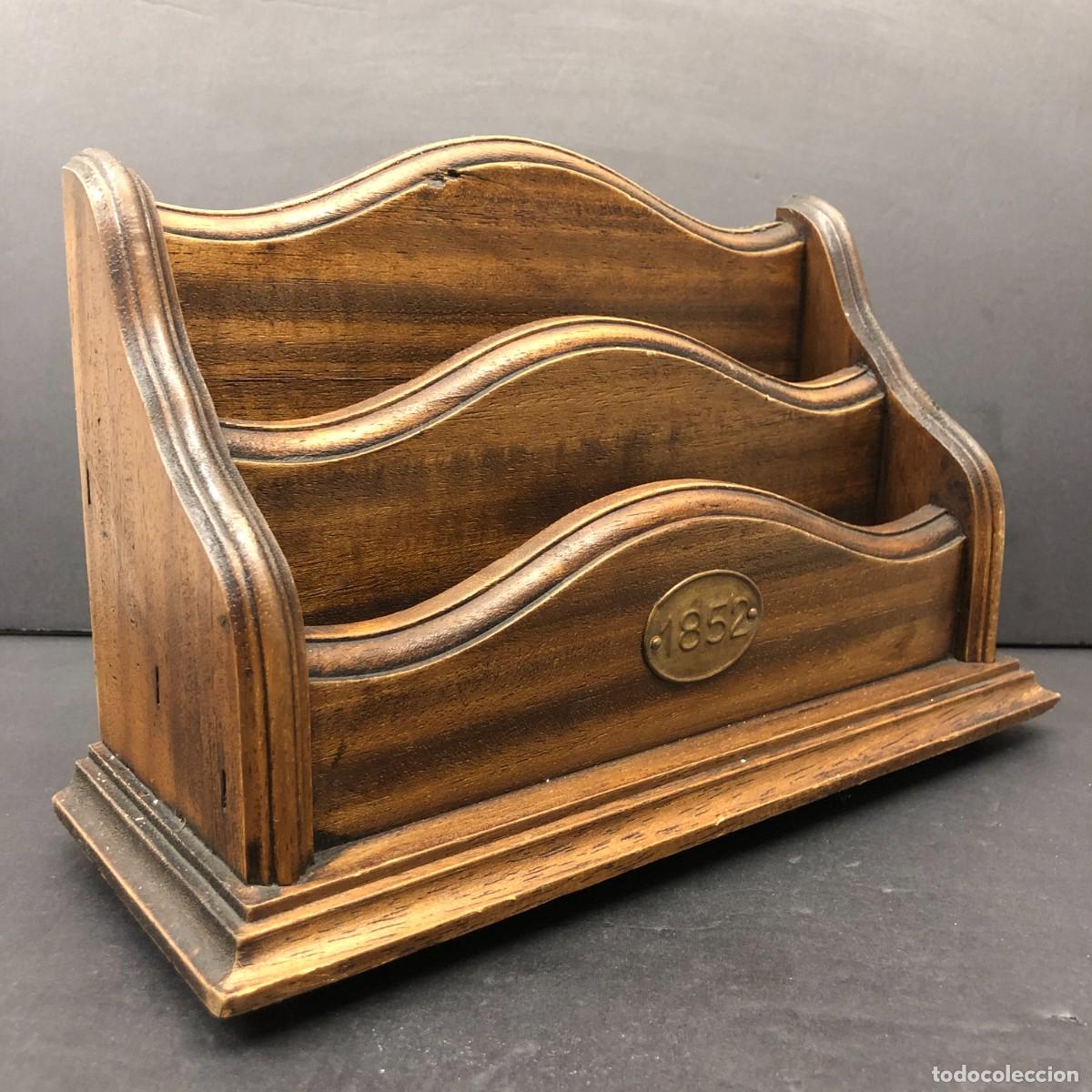 Antig&uuml;edades: JUEGO DE MESA DE MADERA PARA SOBRES Y HOJAS DE ESCRIBIR CARTAS - 1852 - 28 X 11 CM / 1135