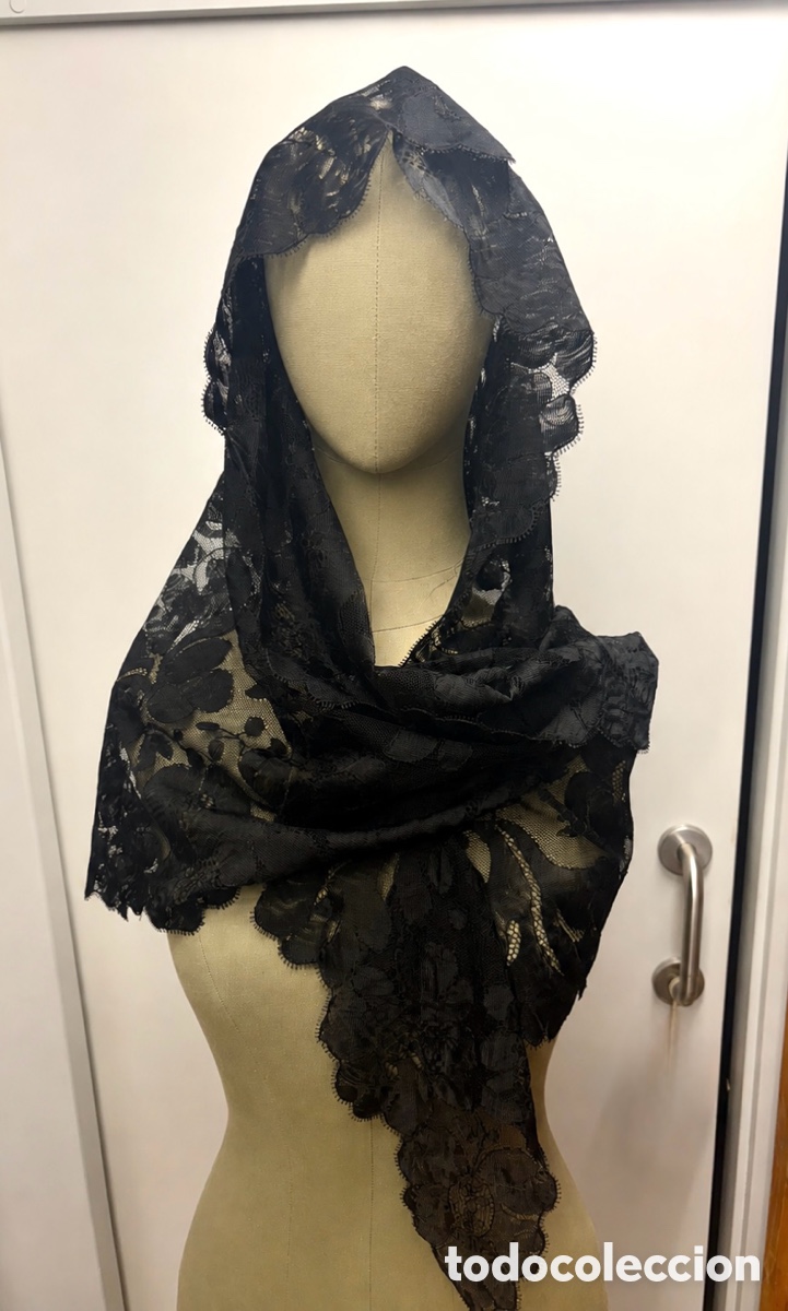 Antiquit&eacute;s: Antigua mantilla o tocado negro forma de rombo