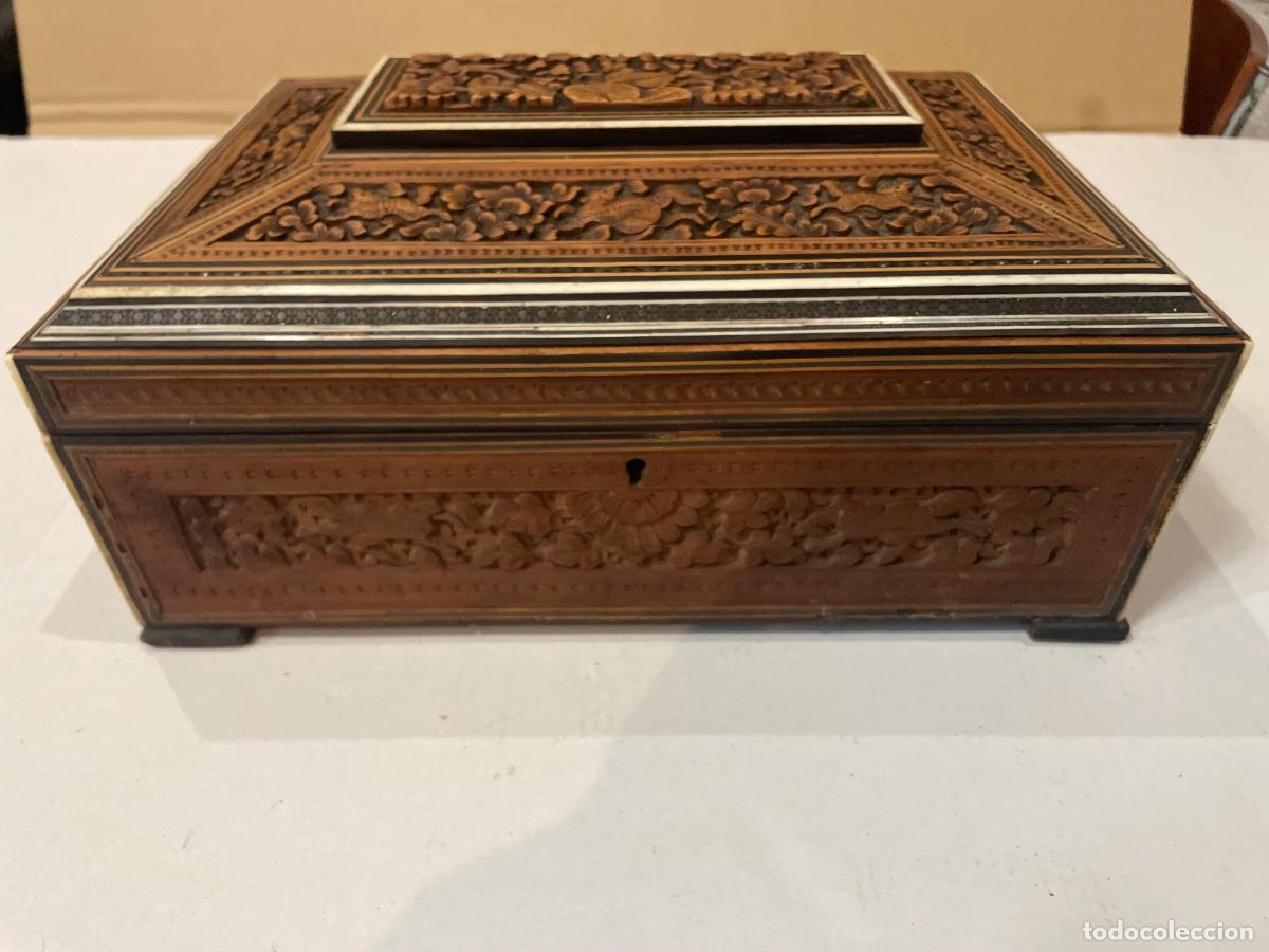 Antig&uuml;edades: ANTIGUA CAJA ANGLOINDIO S.XIX - DE TECA Y SANDALO , MARFIL Y DIFERENTES MARQUETERIA METALICAS Y MADE