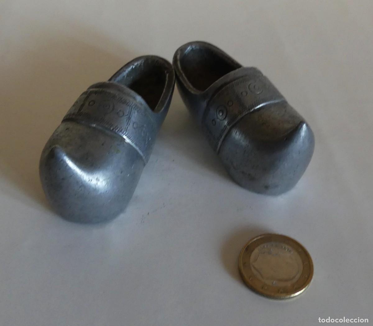 Antig&uuml;edades: ANTIGUOS ZUECOS DE ALUMINIO O CALAMINA EN PEQUE&Ntilde;O TAMA&Ntilde;O( PAGO POR BIZUM )