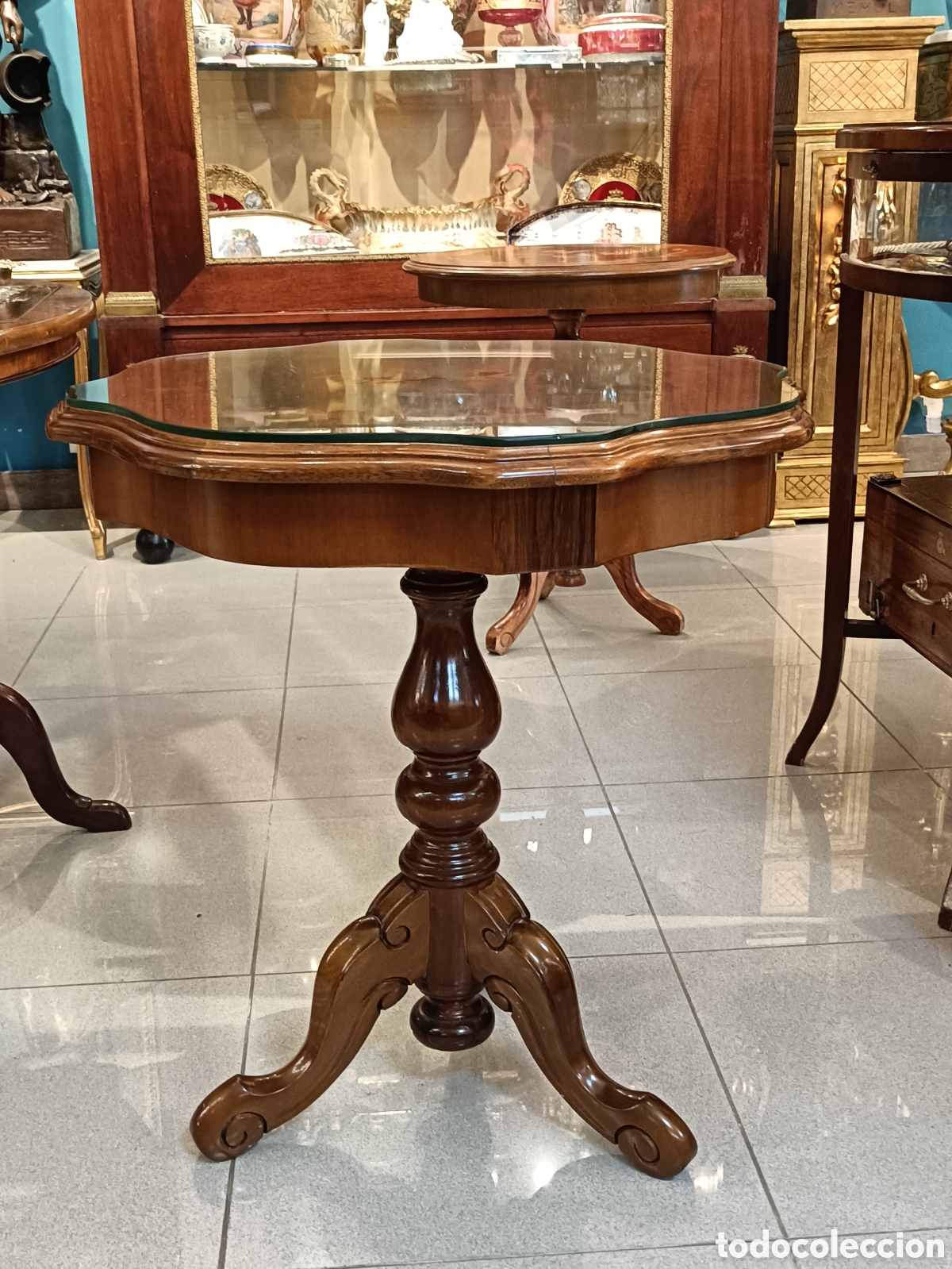 Antig&uuml;edades: ANTIGUA MESA AUXILIAR MADERA CON DETALLES MARQUETER&Iacute;A...