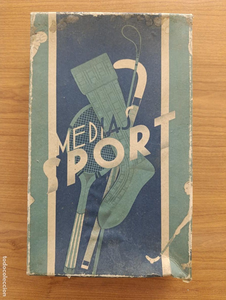 Antig&uuml;edades: BONITA CAJA DE CART&Oacute;N DE MEDIAS, MEDIAS SPORT. MUY DECORATIVA.