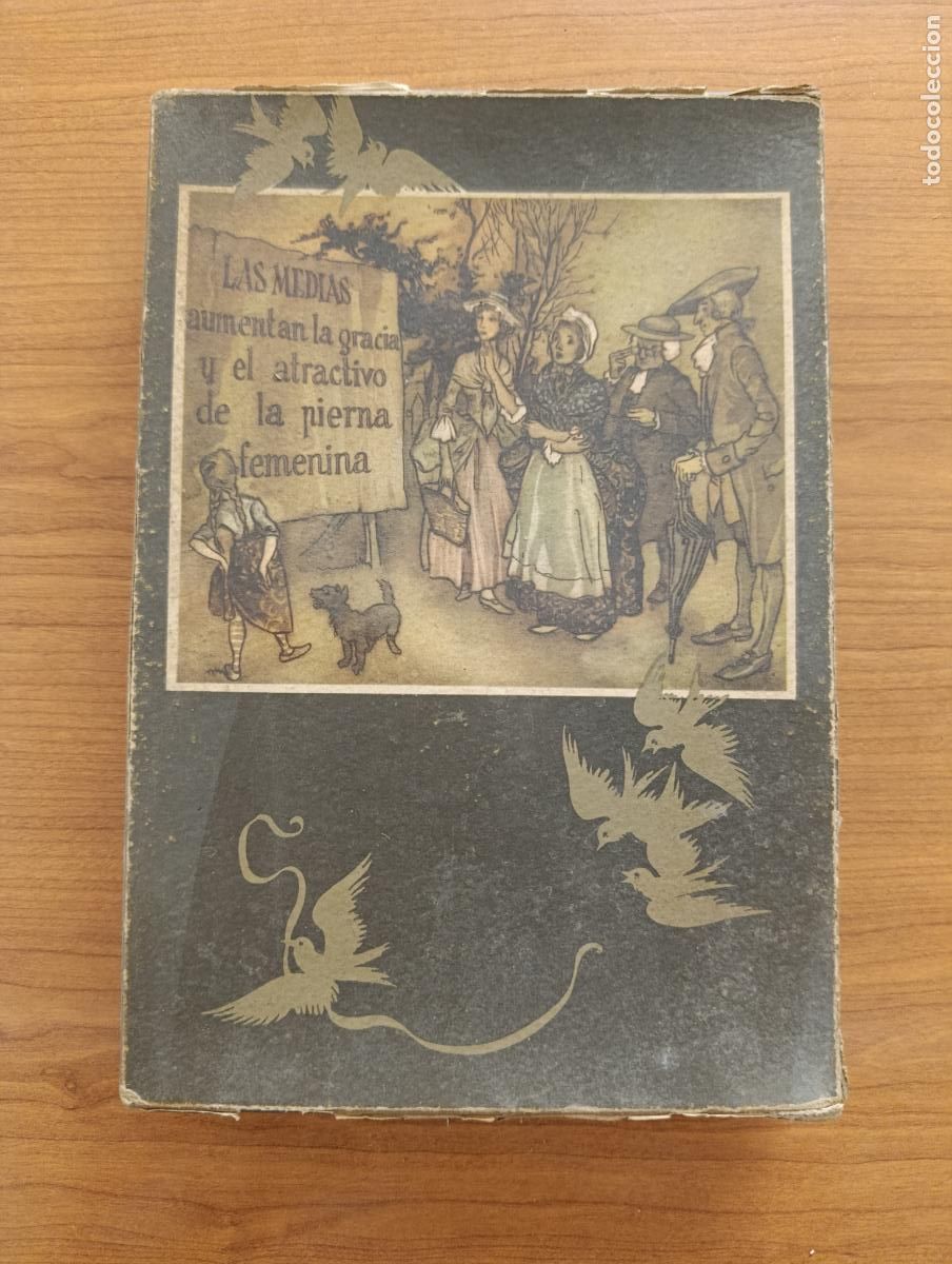Antig&uuml;edades: BONITA CAJA DE CART&Oacute;N DE MEDIAS. LAS MEDIAS AUMENTAN LA GRACIA Y EL ATRACTIVO. MUY DECORATIVA.