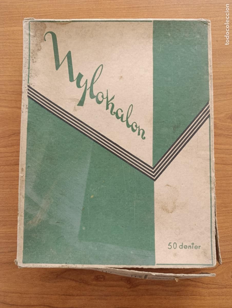 Antig&uuml;edades: BONITA CAJA DE CART&Oacute;N DE MEDIAS. NYLOKALON. MUY DECORATIVA.