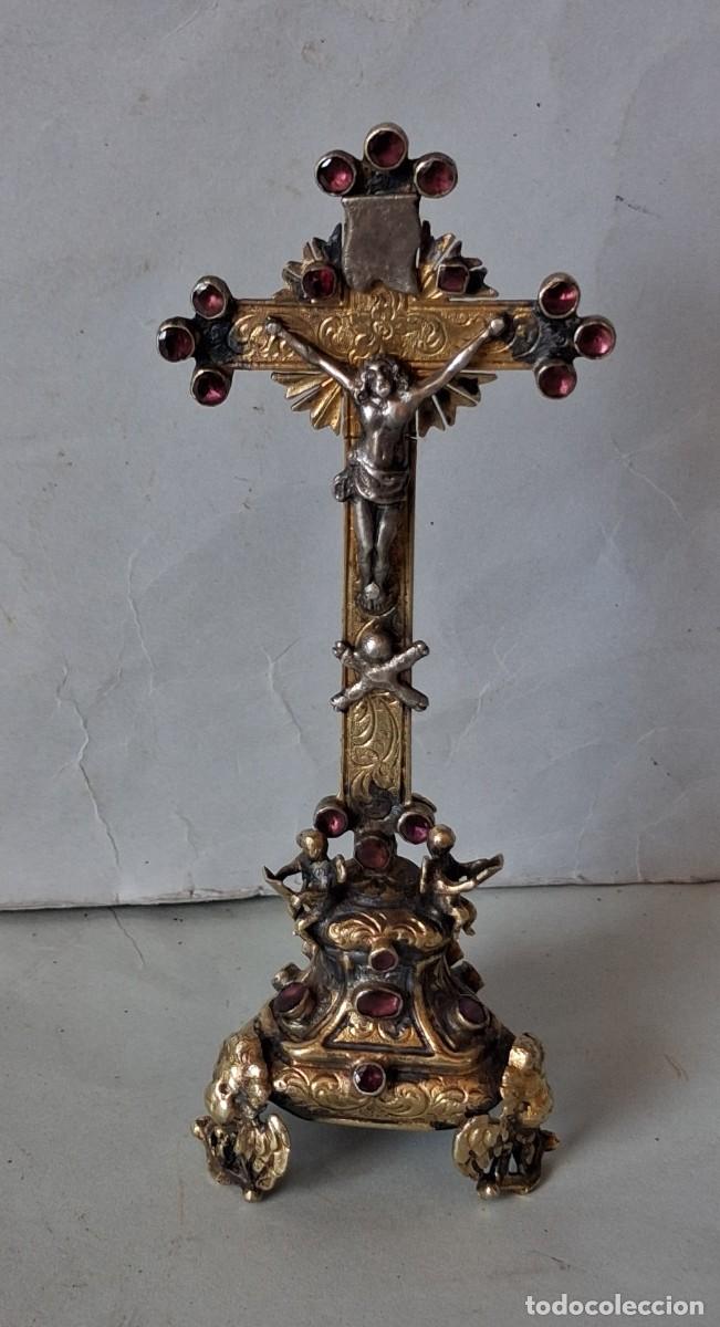 Antig&uuml;edades: Antigua cruz de sobremesa S.XVIII pp.XIX plata plata dorada y rubies