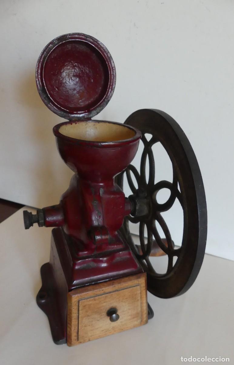 Antig&uuml;edades: ANTIGUO MOLINILLO DE CAFE CON LA P&Aacute;TINA ORIGINAL( PAGO POR BIZUM )