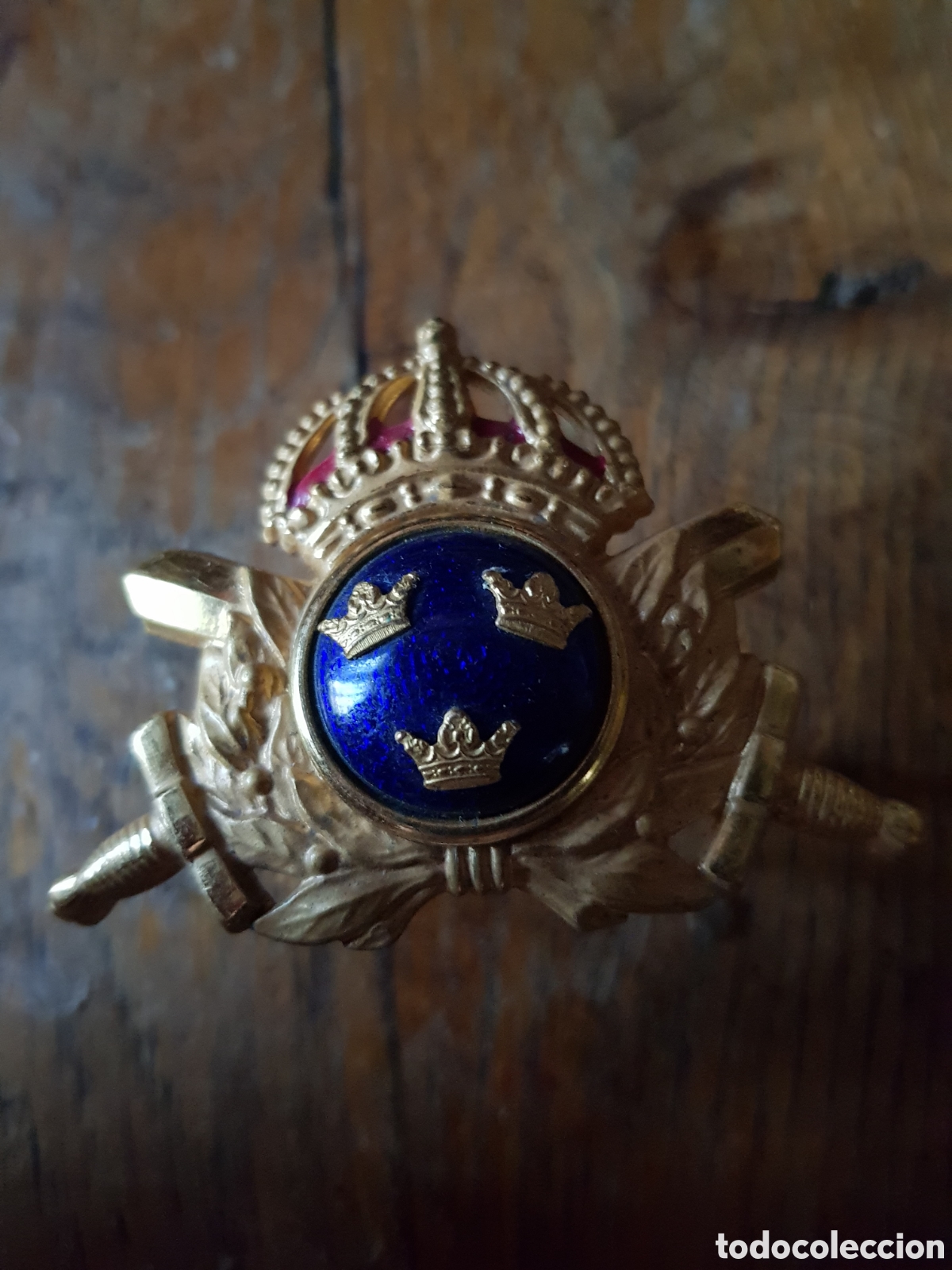 Antig&uuml;edades: ANTIGUA INSIGNIA ESMALTADA