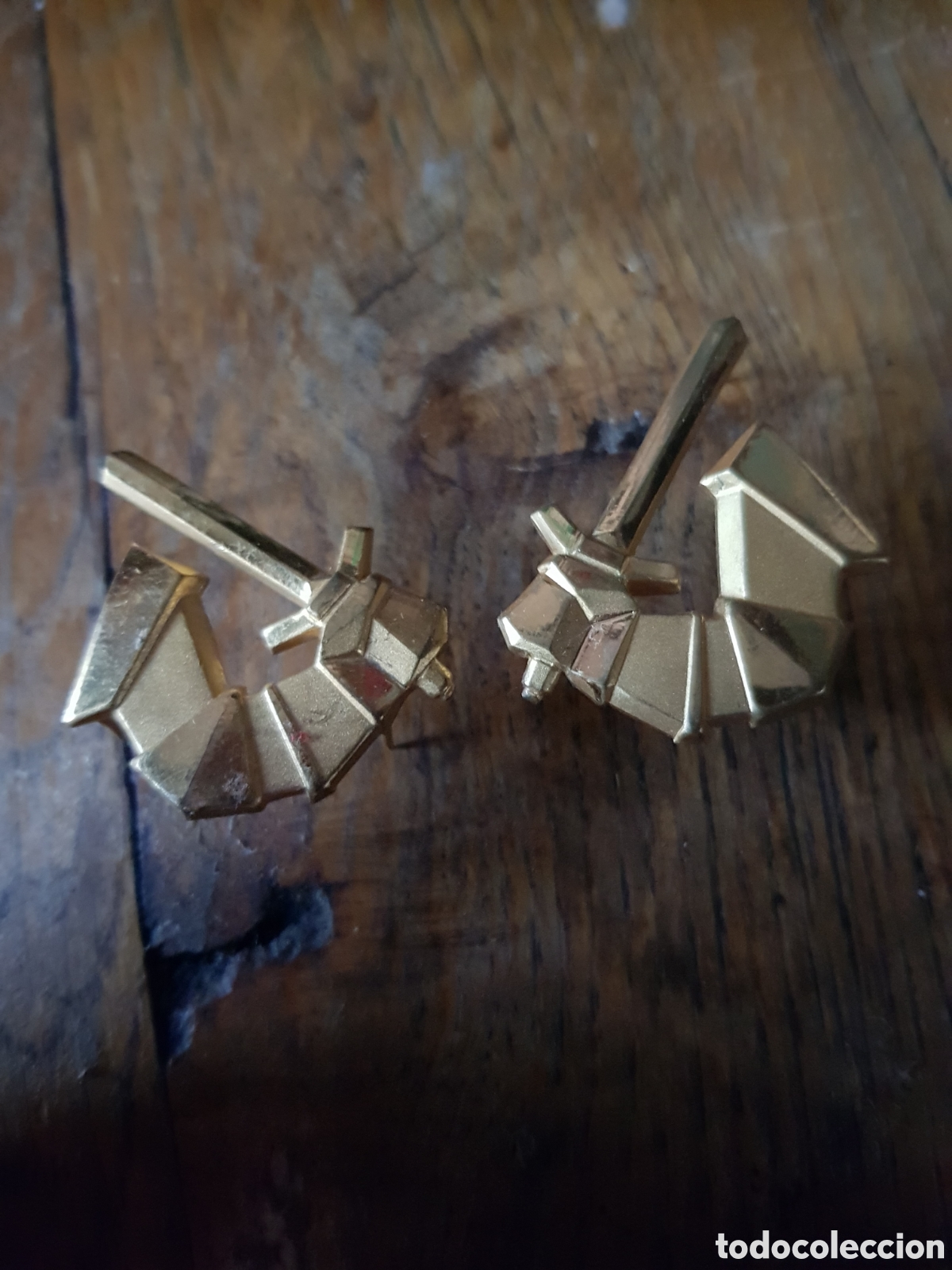 Antig&uuml;edades: ANTIGUA PAREJA DE INSIGNIAS