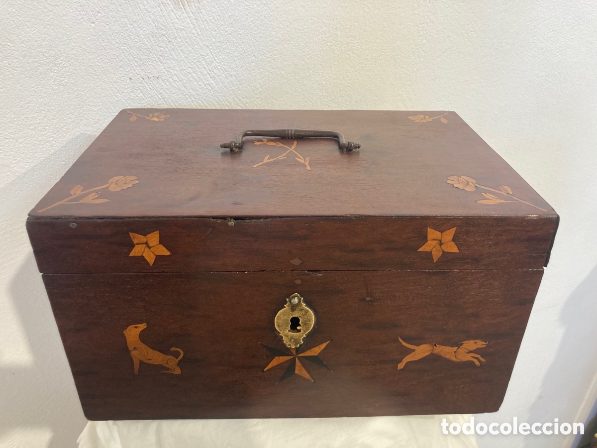 Antig&uuml;edades: Antigua caja alcanfor y boj
