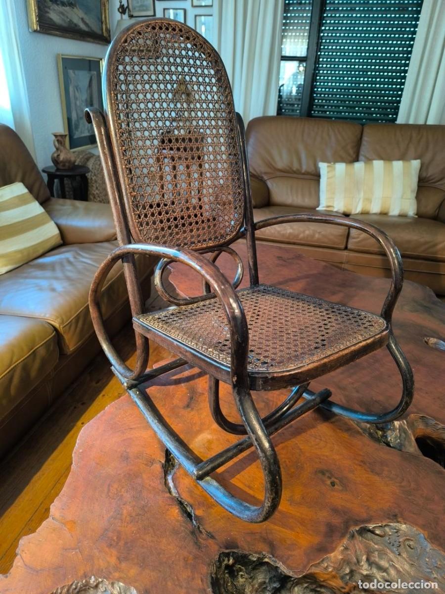 Antig&uuml;edades: PEQUE&Ntilde;O BALANCIN MECEDORA INFANTIL TIPO THONET 39X57X74 CM