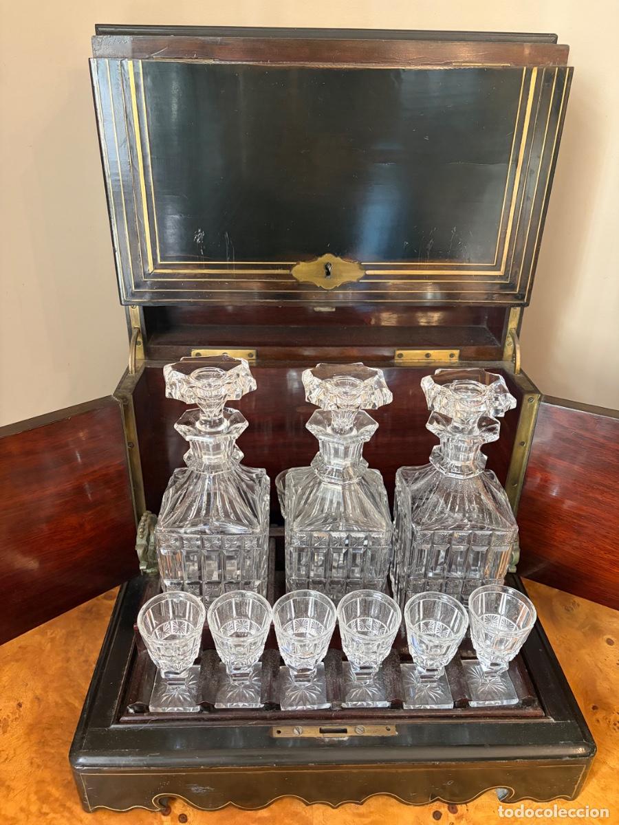 Antig&uuml;edades: ANTIGUA LICORERA LUIS XVI