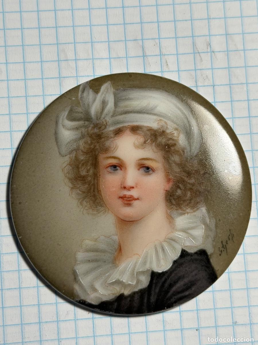 Antig&uuml;edades: Retrato pintado sobre porcelana antiguo