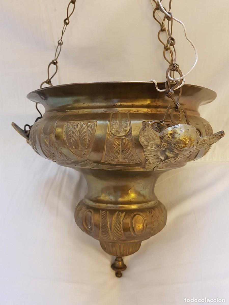 Antig&uuml;edades: L&aacute;mpara votiva de bronce. Principios del siglo XIX