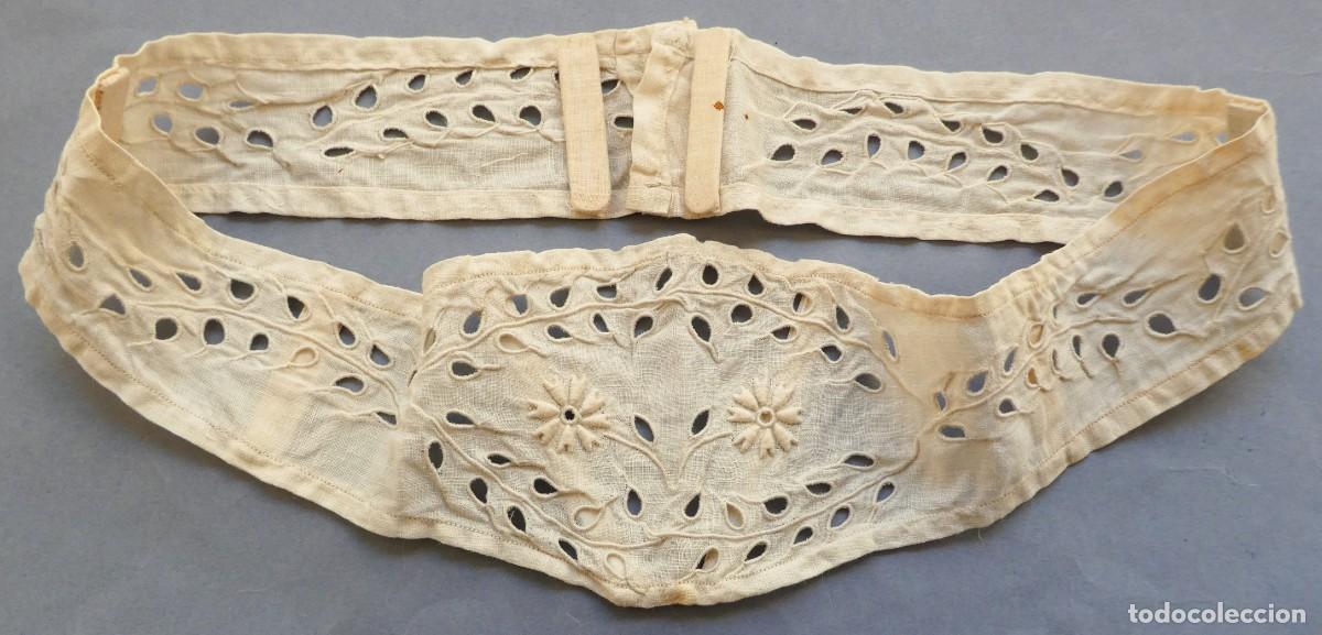 Antig&uuml;edades: ANTIGUO CINTUR&Oacute;N DE LINO BORDADO CON BALLENAS PPIO.S.XX