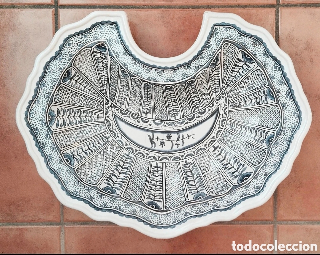 Antig&uuml;edades: Bac&iacute;a de barbero (conca d'afaitar, mezzaluna coimbra). Estrela de Conimbriga