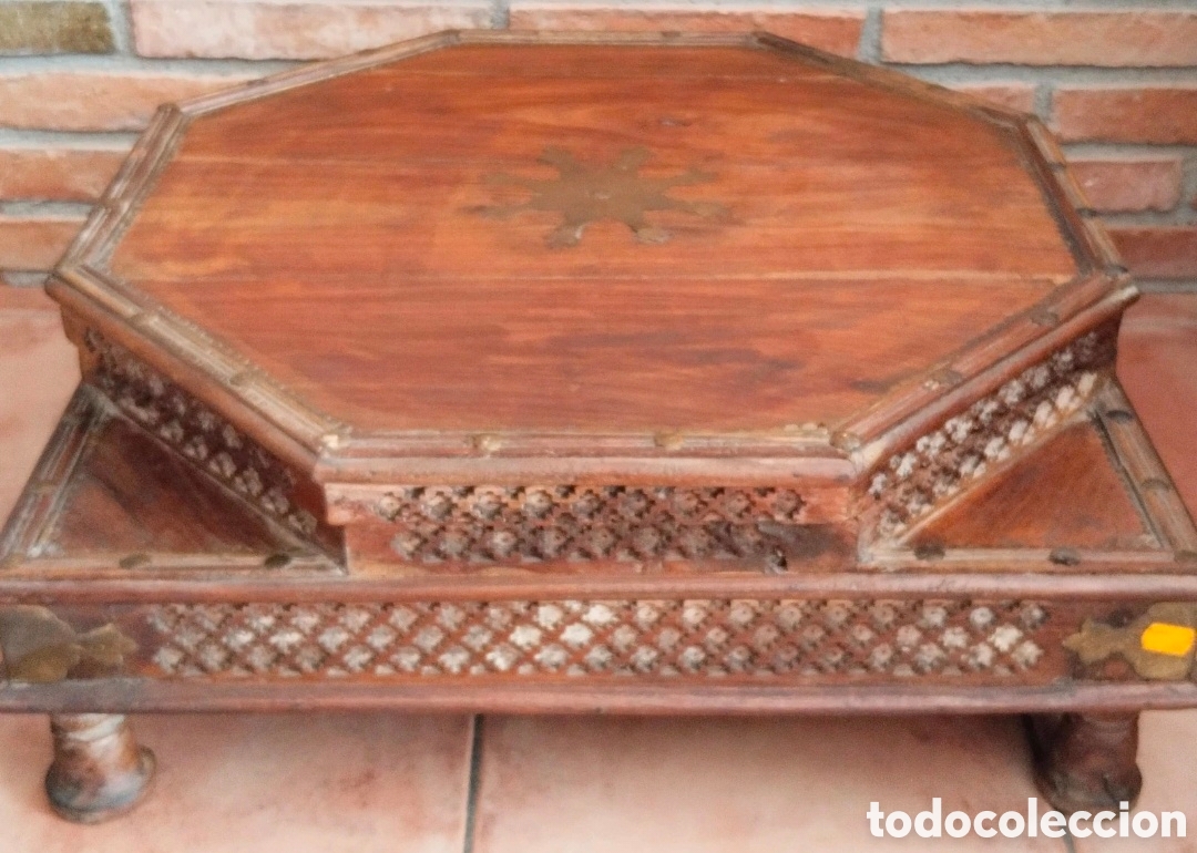 Antig&uuml;edades: Mesa de centro octogonal colonial. Principios S. XX