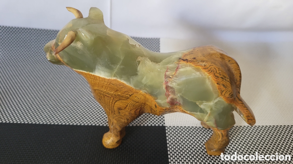 Antig&uuml;edades: Esculptura Torro Onyx o Jade?