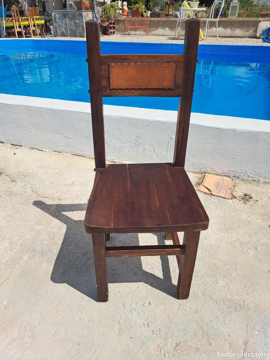 Antig&uuml;edades: Antigua silla de madera maciza de estilo r&uacute;stico con un respaldo alto de dise&ntilde;o tradicional