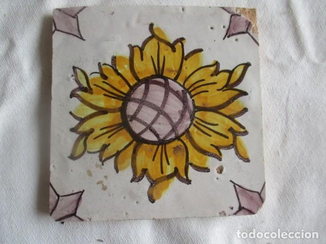 Antig&uuml;edades: azulejo antiguo bien conservado