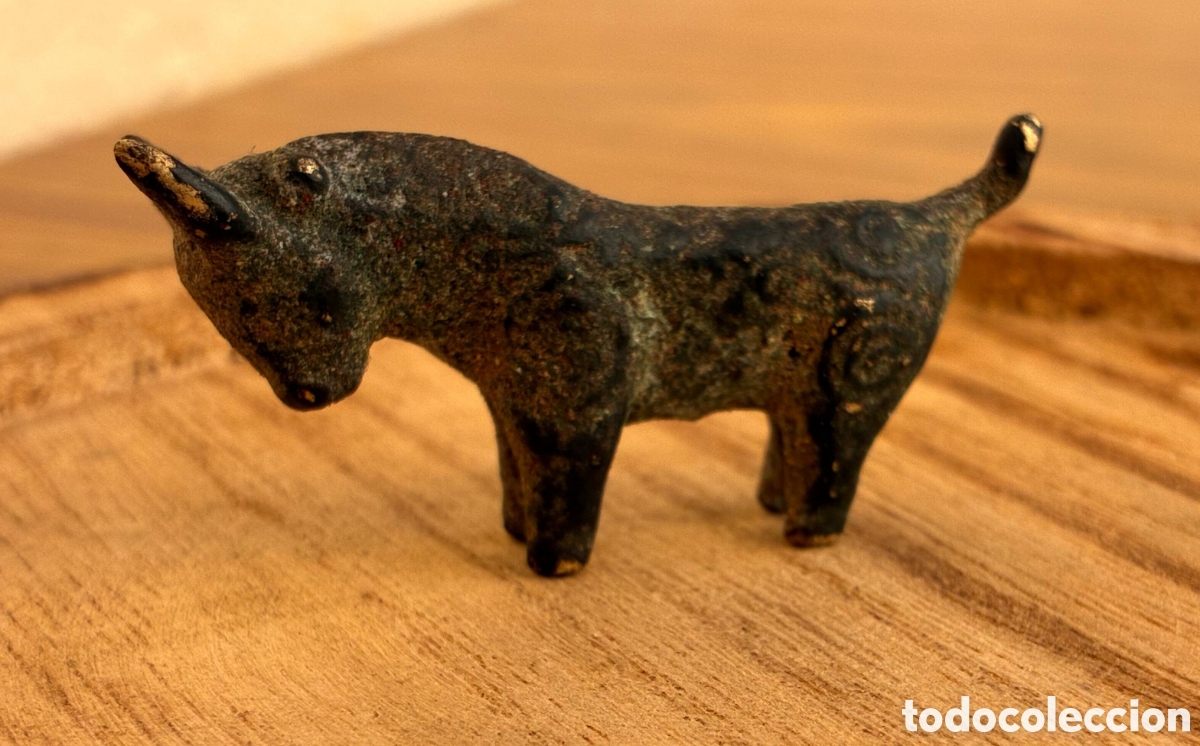 Antig&uuml;edades: TORO IB&Eacute;RICO DE BRONCE