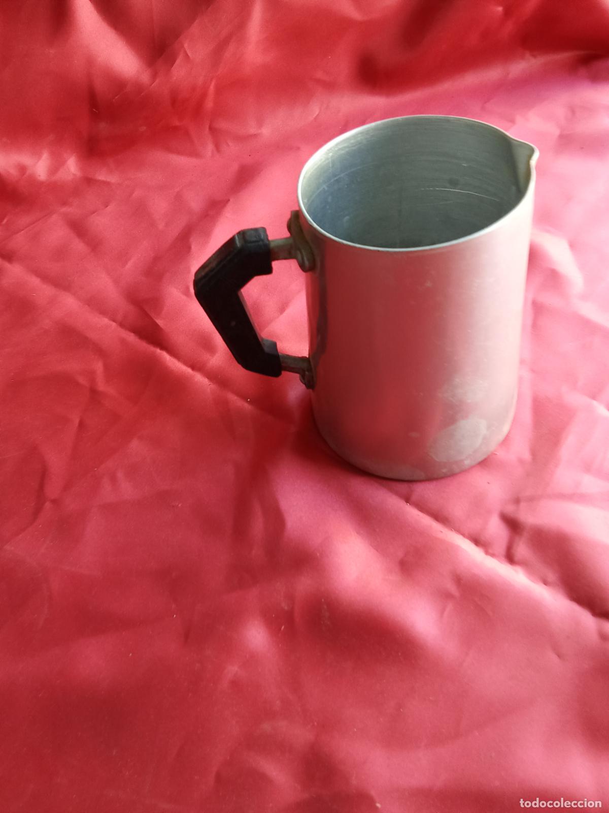 Antig&uuml;edades: Antigua jarra de aluminio para calentar leche, made in spain V.9