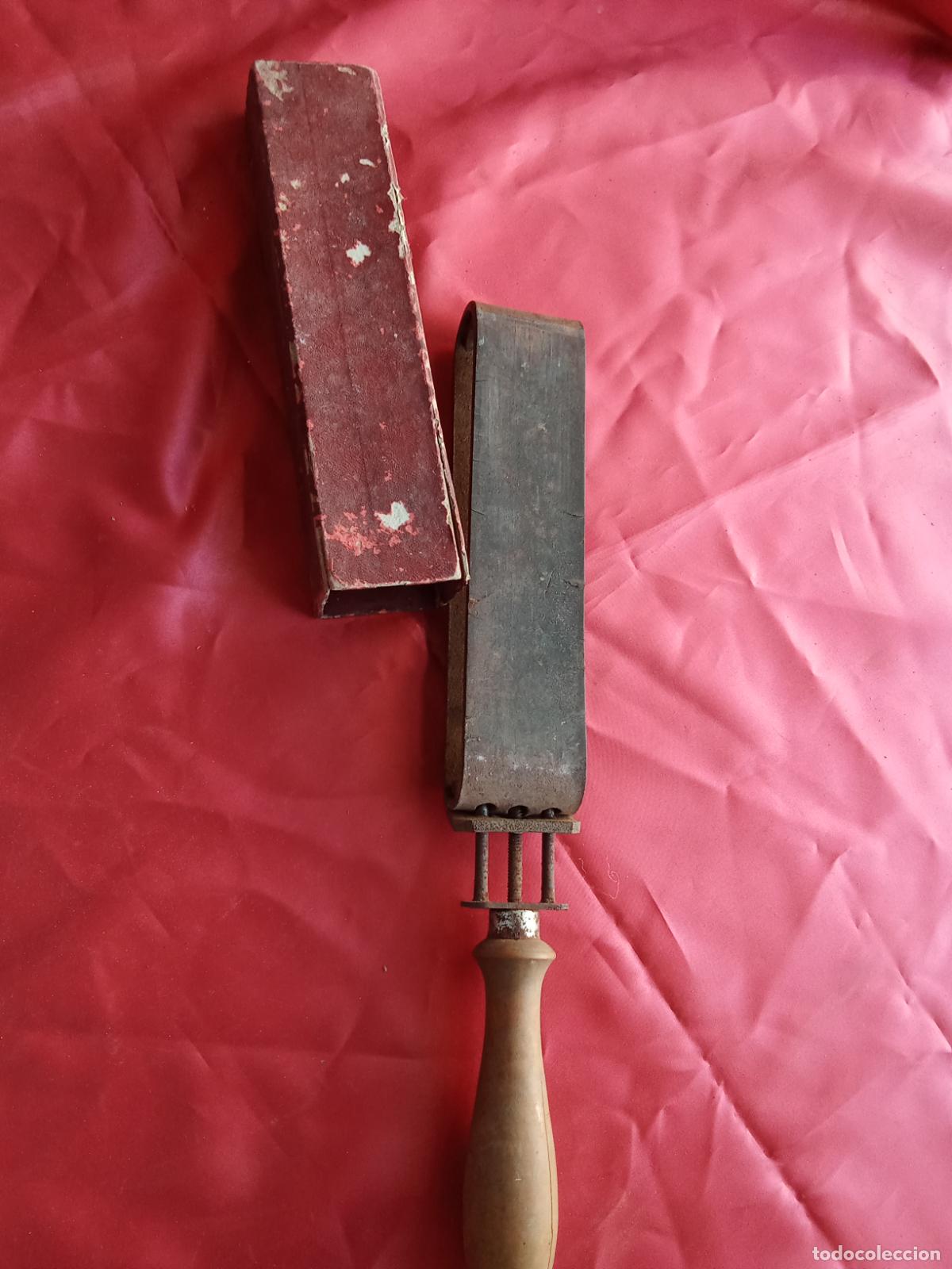 Antig&uuml;edades: Antiguo afilador de navajas V.9