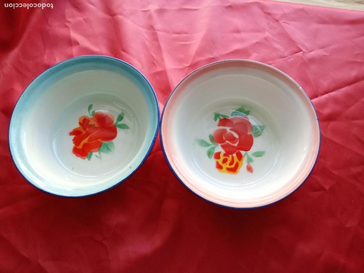 Antig&uuml;edades: Cuencos met&aacute;licos con flor estampada en el fondo V.11